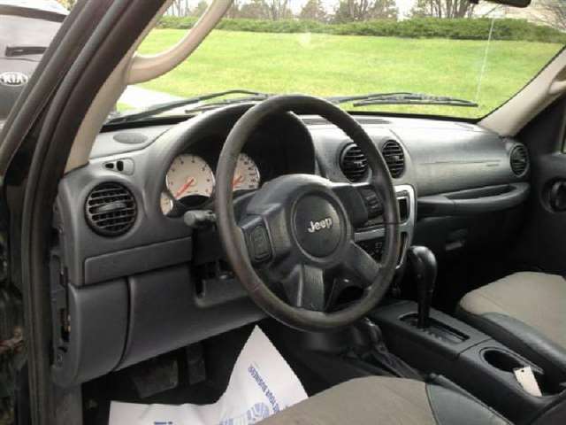 2004 Jeep Liberty 4dr Sport 4WD SUV